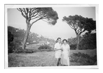 Nr. 143 v.l.n.r. Richard, Elisabeth Hartmann. Italien, Nähe Laigueglia. 1955. Foto privat ©Hartmann-Gesellschaft