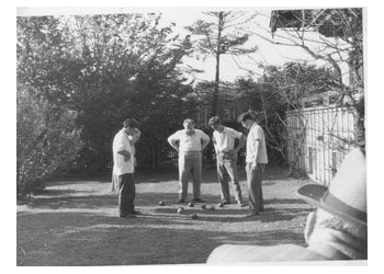 Nr. 321 v. l. n. r.: Richard und Karl Amadeus Hartmann mit Günther Stern. Kempfenhausen. ca. 1954. Foto privat © Karl Amadeus Hartmann-Gesellschaft