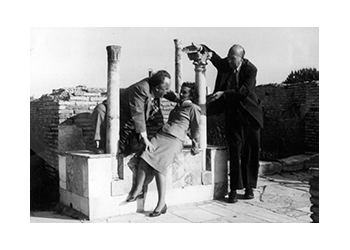 Nr. 338 v. l. n. r.: Karl Amadeus und Elisabeth Hartmann, Karl Heinz Ruppel. Ostia. 1954. Foto privat © Karl Amadeus Hartmann-Gesellschaft